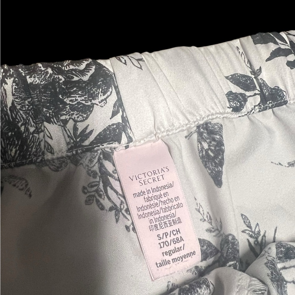 Victoria’s Secret Toile Silky Sleep Pants - Picture 3 of 6